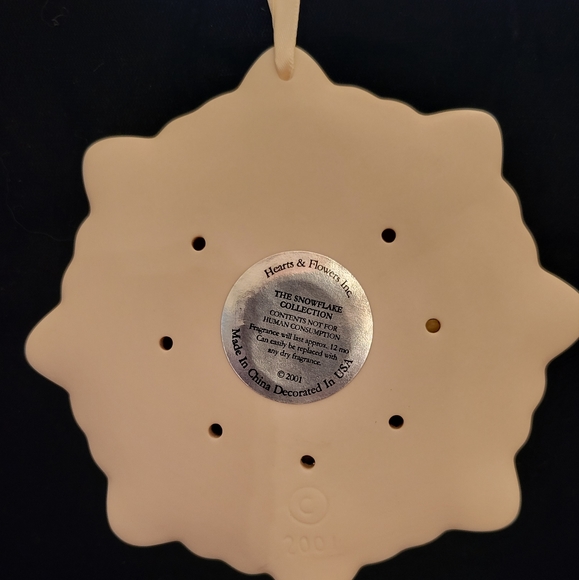 HEARTS AND FLOWERS INC. SCENTED ORNAMENT 2001. - Picture 4 of 4